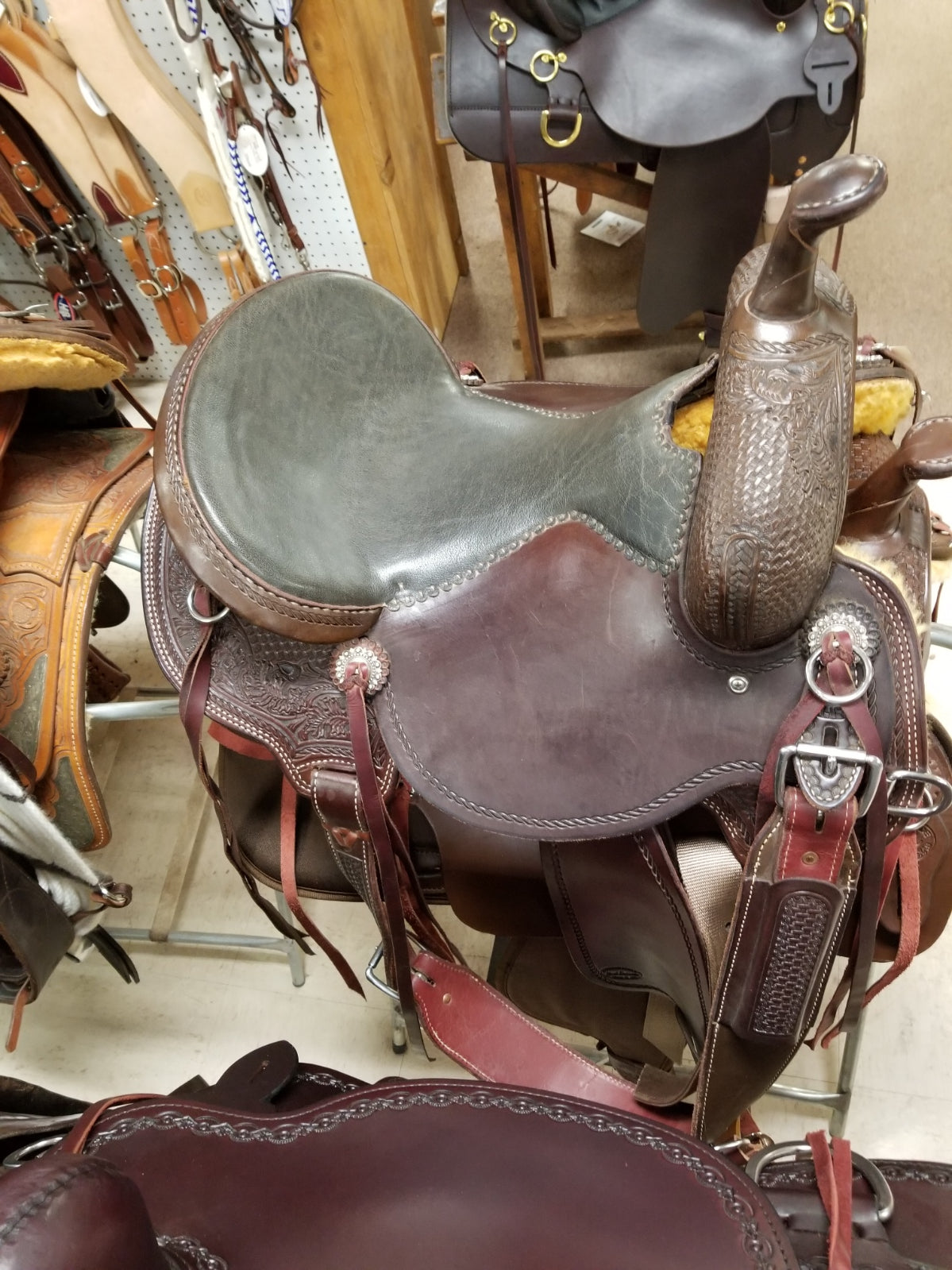 New HR Signature Series Trail/HR42054111BM/15" - Mock Brothers Saddlery