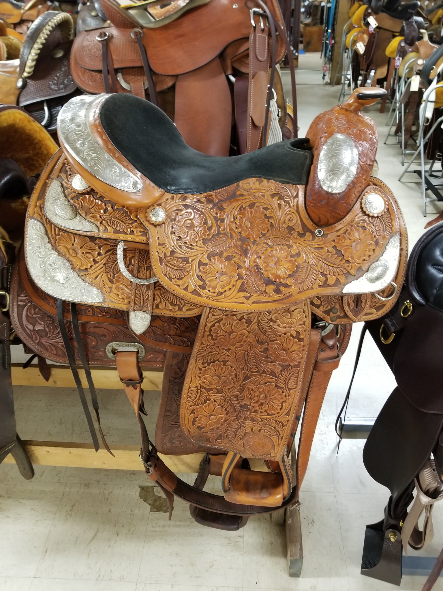 Used Hereford Western Pleasure Saddle/L.H./16"